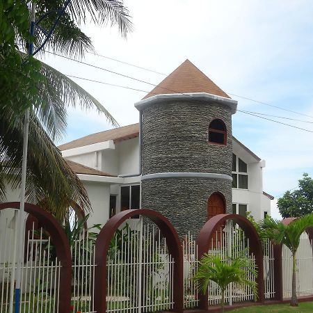 Hotel House Rapunzel Oslob Esterno foto