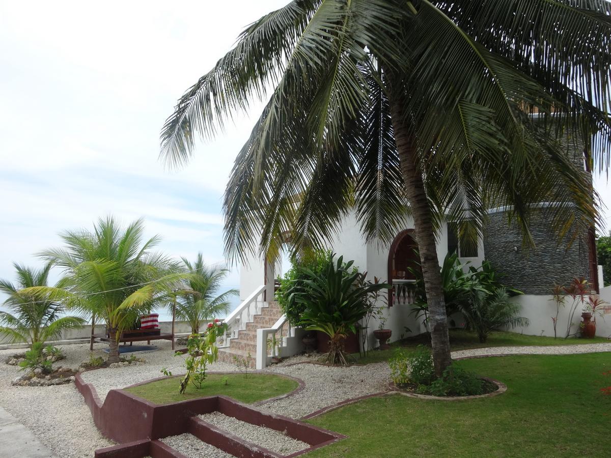 Hotel House Rapunzel Oslob Esterno foto